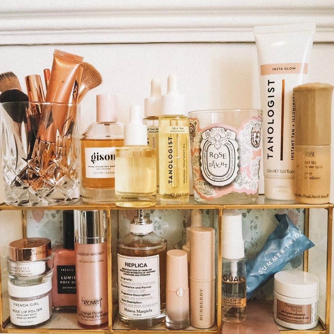 ルー・ティーズデールのインスタグラム：「TANOLOGIST is coming to the US 🇺🇸☁️ proud of you @lottietomlinson @tanologisttan ❤️」
