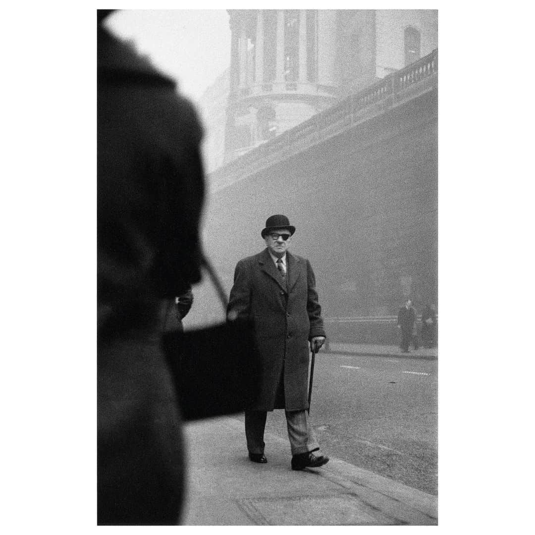 Magnum Photosさんのインスタグラム写真 - (Magnum PhotosInstagram)「Magnum will be presenting a selection of new and exclusive work alongside vintage pieces at @photolondonfair next week, May 16 - 19, including this Sergio Larrain image. . You will be able to find Magnum Photos at stand G15. . PHOTO: London, England. 1958-1959. . © #SergioLarrain/#MagnumPhotos」5月13日 3時33分 - magnumphotos