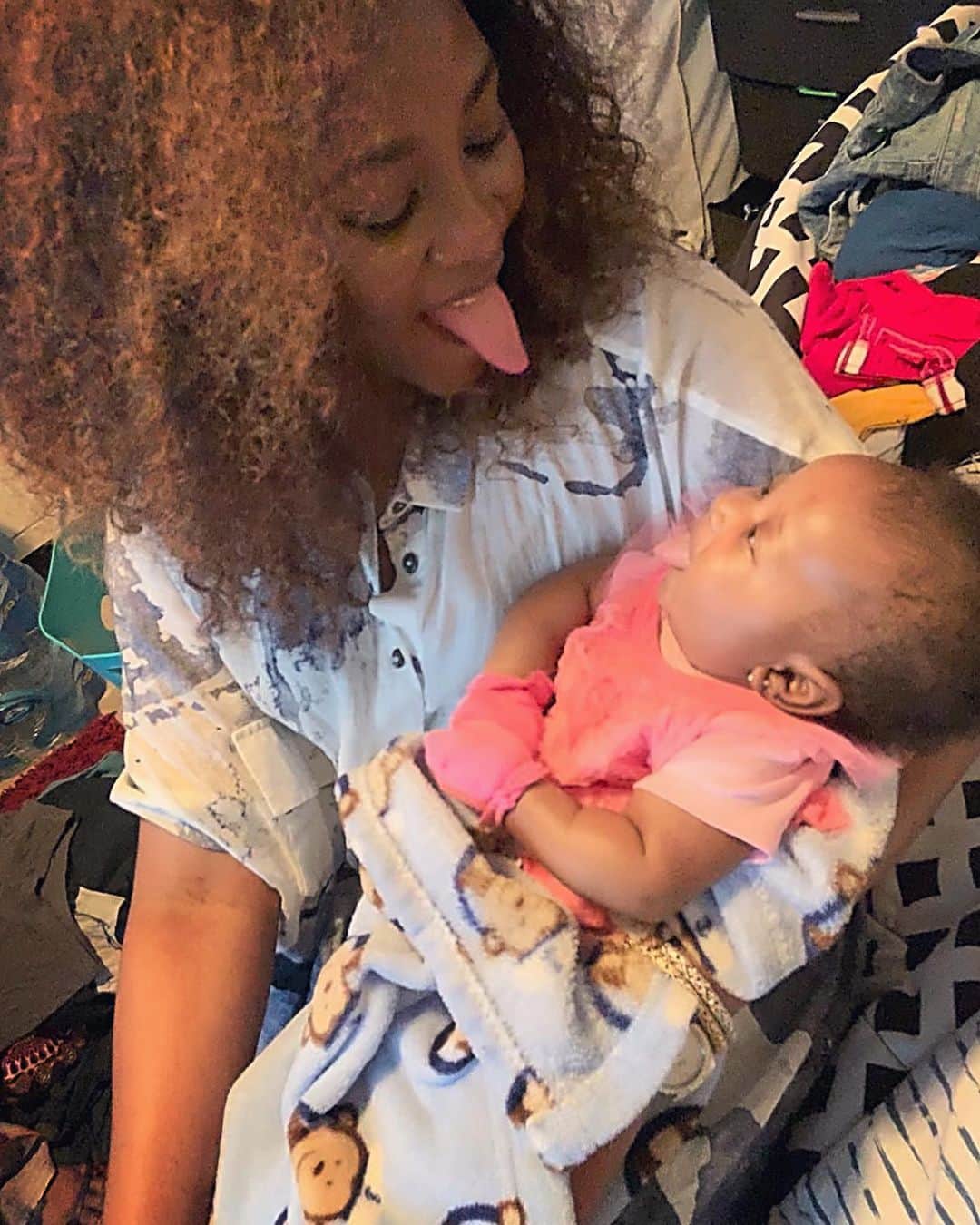 のインスタグラム：「Happy Mother’s Day to every kind of mother out there. 🥰💕🌹 #godmothersmatter 😛 #ibethatauntie 😎」