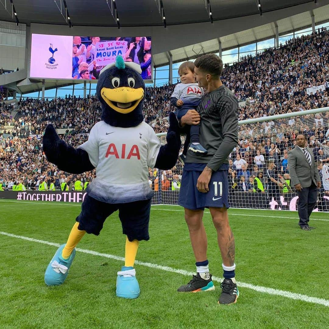 エリク・ラメラさんのインスタグラム写真 - (エリク・ラメラInstagram)「My first game in the new stadium bringing my son into the pitch in front of our fans , thanks to all of you I’ll never forget it 💙💙💙 Mi primer partido en el nuevo estadio, caminé con mi hijo frente a nuestra gente con mis compañeros ... un día que voy a recordar siempre 💙💙💙」5月13日 3時44分 - eriklamela