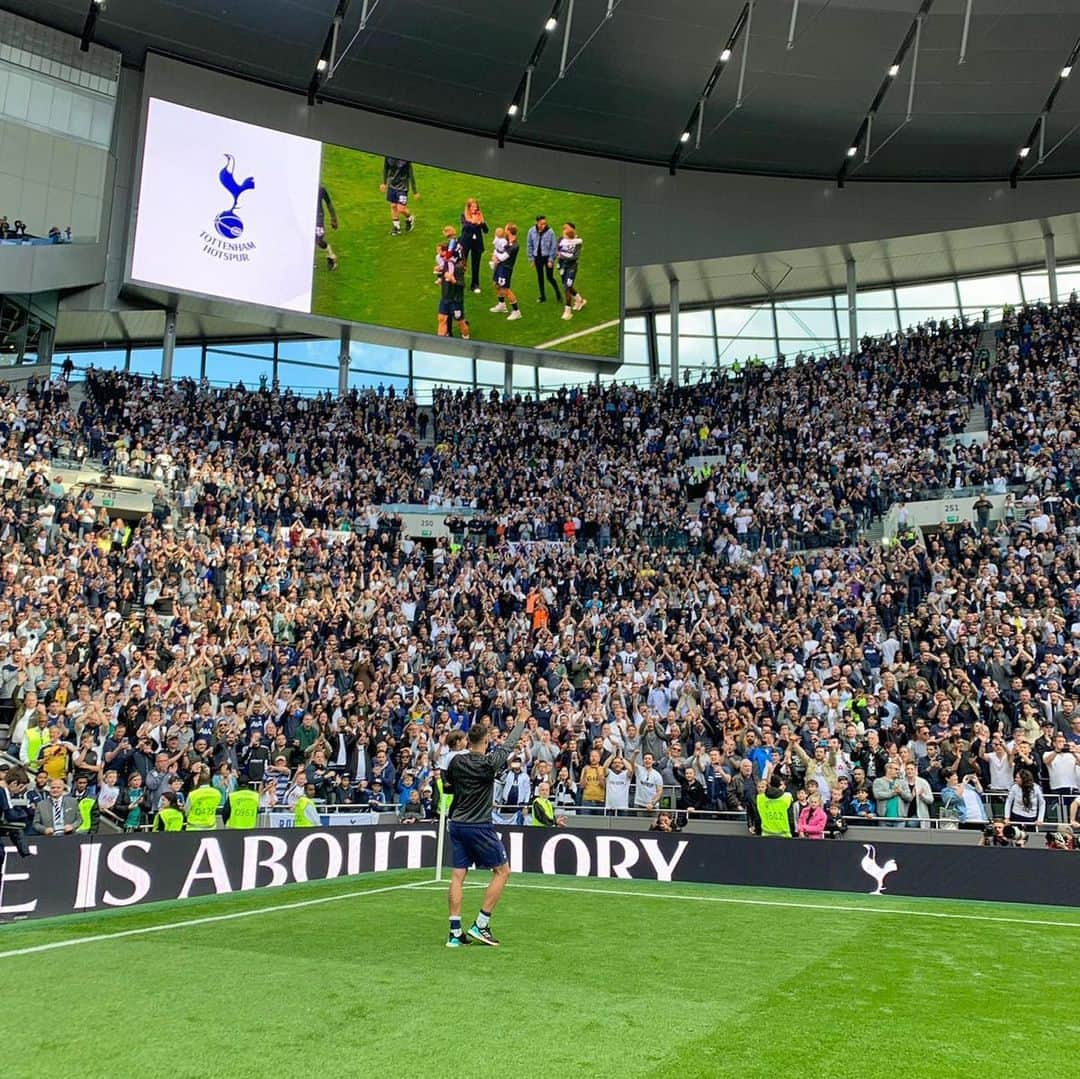 エリク・ラメラさんのインスタグラム写真 - (エリク・ラメラInstagram)「My first game in the new stadium bringing my son into the pitch in front of our fans , thanks to all of you I’ll never forget it 💙💙💙 Mi primer partido en el nuevo estadio, caminé con mi hijo frente a nuestra gente con mis compañeros ... un día que voy a recordar siempre 💙💙💙」5月13日 3時44分 - eriklamela