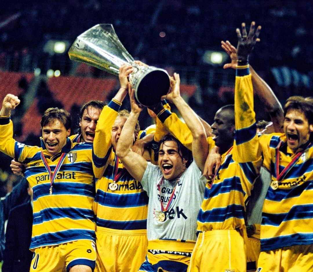 ファビオ・カンナヴァーロさんのインスタグラム写真 - (ファビオ・カンナヴァーロInstagram)「OnThisDay 12 May 1999 🏆 #parma #uefa #cup #moscow」5月13日 3時46分 - fabiocannavaroofficial