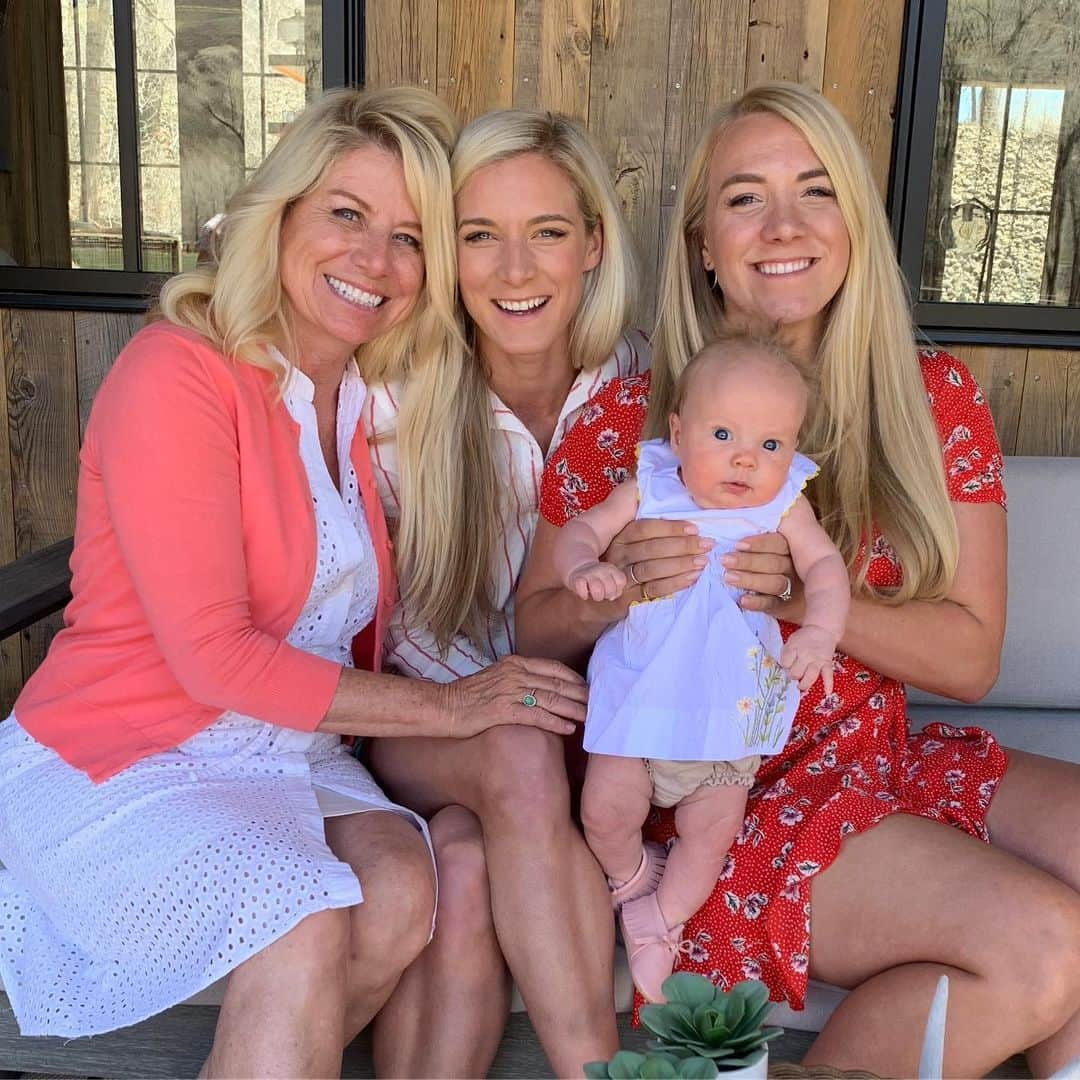 エマ・コバーンさんのインスタグラム写真 - (エマ・コバーンInstagram)「Spending the day with my favorite mamas. @tincupscout & @graciecoburn ❤️ I hope I can be as good as a mom as these two one day. Caring, loving, patient, funny. The best. #mothersday Not pictured..my other mom, mother-in-law @dianebosshard- so glad to have had you as another mom for the last 11 years 💕 #happymothersday #lovethem #daisywillette」5月13日 3時56分 - emmacoburn