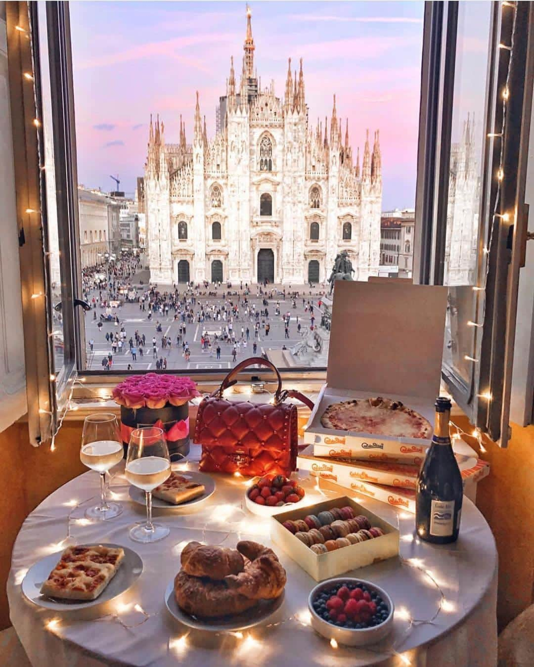 Wonderful Placesさんのインスタグラム写真 - (Wonderful PlacesInstagram)「Milan - Italy ✨😍😍😍✨ .  Picture by ✨✨@fashioninmysoul✨✨ #wonderful_places for a feature 💖」5月13日 3時56分 - wonderful_places