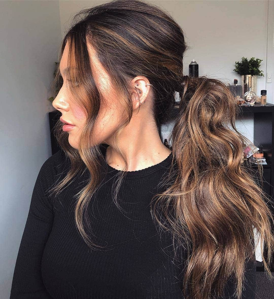 ghd hairさんのインスタグラム写真 - (ghd hairInstagram)「Obsessed with this textured pony by  @jennailiouhairstylist.  Recreate with the #ghdclassicwavewand 👌  #ghd #ghdhair #hairgoals #highpony #hairinspo」5月13日 4時00分 - ghdhair