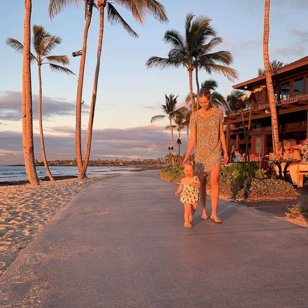 アンナ・ローソンのインスタグラム：「Thank you for making me a mommy @lilahmaechervin !!! Happy Mother’s Day to all the incredible mom’s out there!!! 💗」
