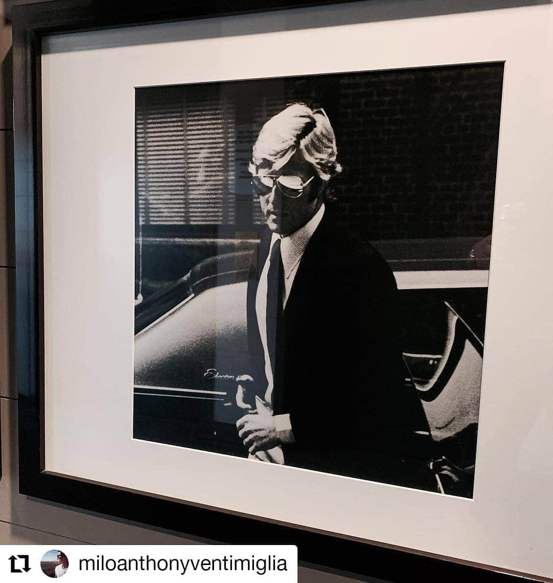 ガソリングラマーさんのインスタグラム写真 - (ガソリングラマーInstagram)「Wish I had this awesome framed photo so good #robertredford  #Repost @miloanthonyventimiglia • • • • • • Redford. Always Redford. Hollywood, CA. MV」5月13日 4時05分 - gasolineglamour