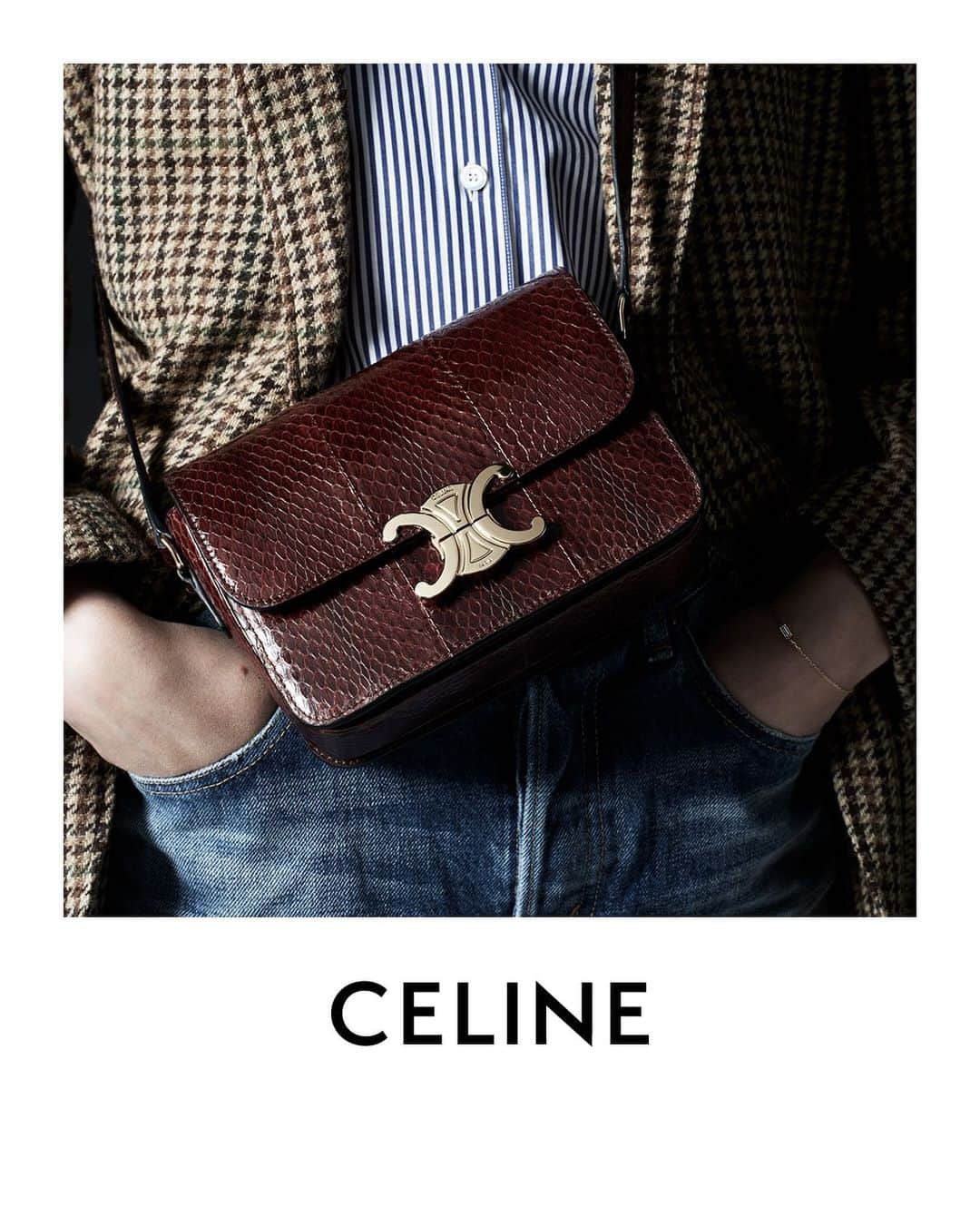 Celineさんのインスタグラム写真 - (CelineInstagram)「CELINE WINTER 19 PART 1  CELINE MEDIUM TRIOMPHE BAG ⠀⠀⠀⠀⠀⠀ AVAILABLE NOW IN STORE AND CELINE.COM ⠀⠀⠀⠀⠀⠀ #CELINEBYHEDISLIMANE #CELINETRIOMPHE」5月13日 4時09分 - celine