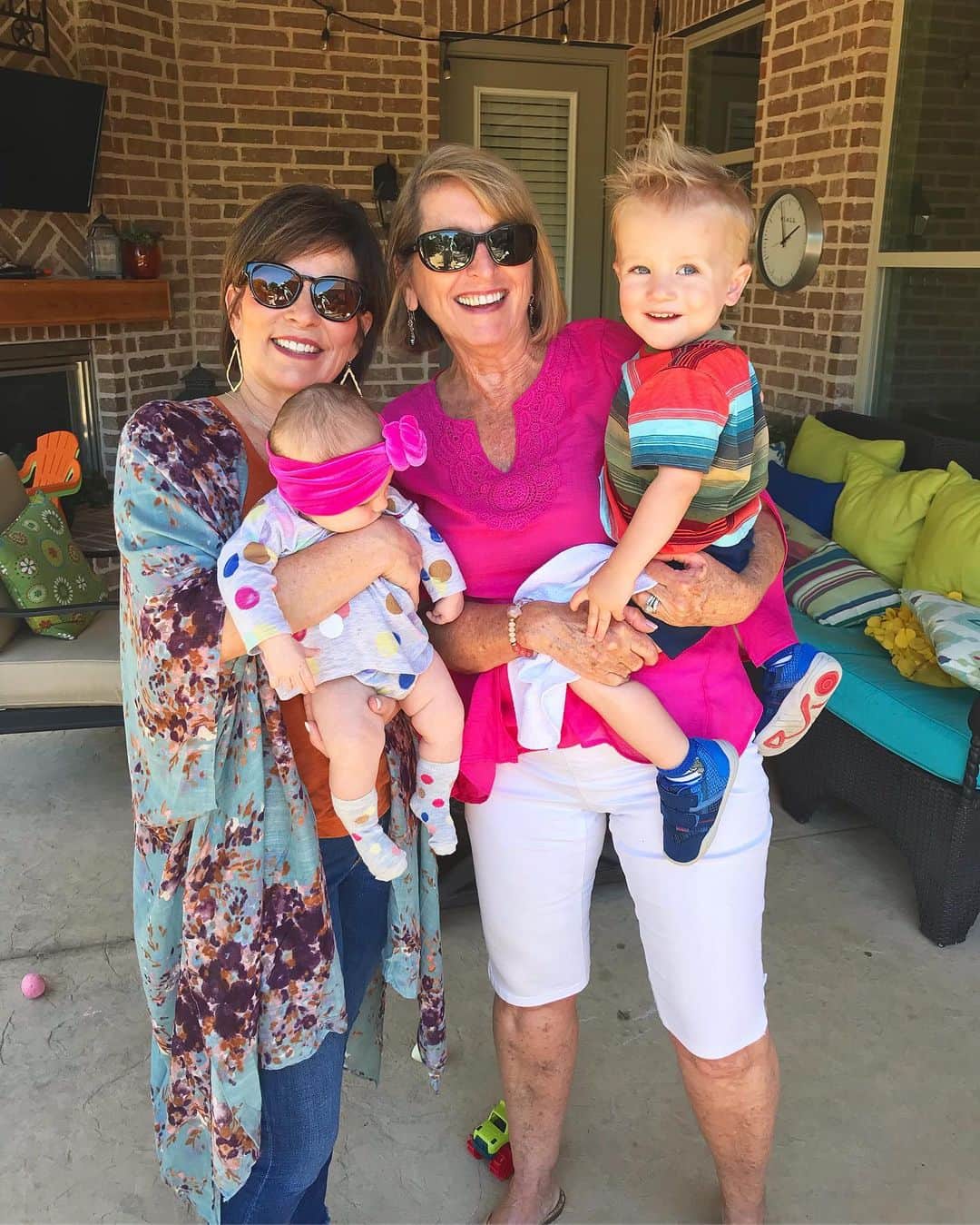 カーリー・パターソンのインスタグラム：「Happy Mother’s Day to the most special mommas! If it weren’t for you two I don’t know what I’d do. With a traveling husband and 2 babies under 2 I would just crumble. There are days I crumble even with your help. I am so grateful to have the best by my side every day showing me and my kids the greatest love there is. Thank you for all y’all do! Y’all are the real MVP’s🙌🏼 Happy Mother’s Day to all the moms and moms to be! Momming ain’t easy but it’s the best🖤 #happymothersday」