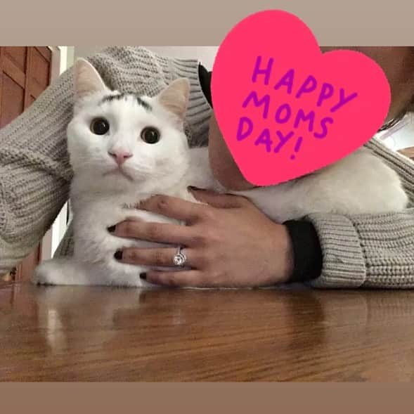 Samのインスタグラム：「Moms are the best. Happy #MothersDay !」