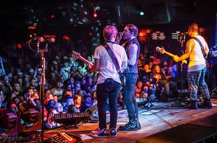 Shinedownさんのインスタグラム写真 - (ShinedownInstagram)「Myrtle Beach... Wow just wow... What a fun two nights we had with ya. We’re having a blast changing up the set list each night! Next up Nashville @theryman. Cooking up something special for you 🤘 . . 📷 @sanjayparikhphoto #shinedown #eveningwithshinedown #attnattnworldtour #hobmyrtlebeach」5月13日 4時27分 - shinedown