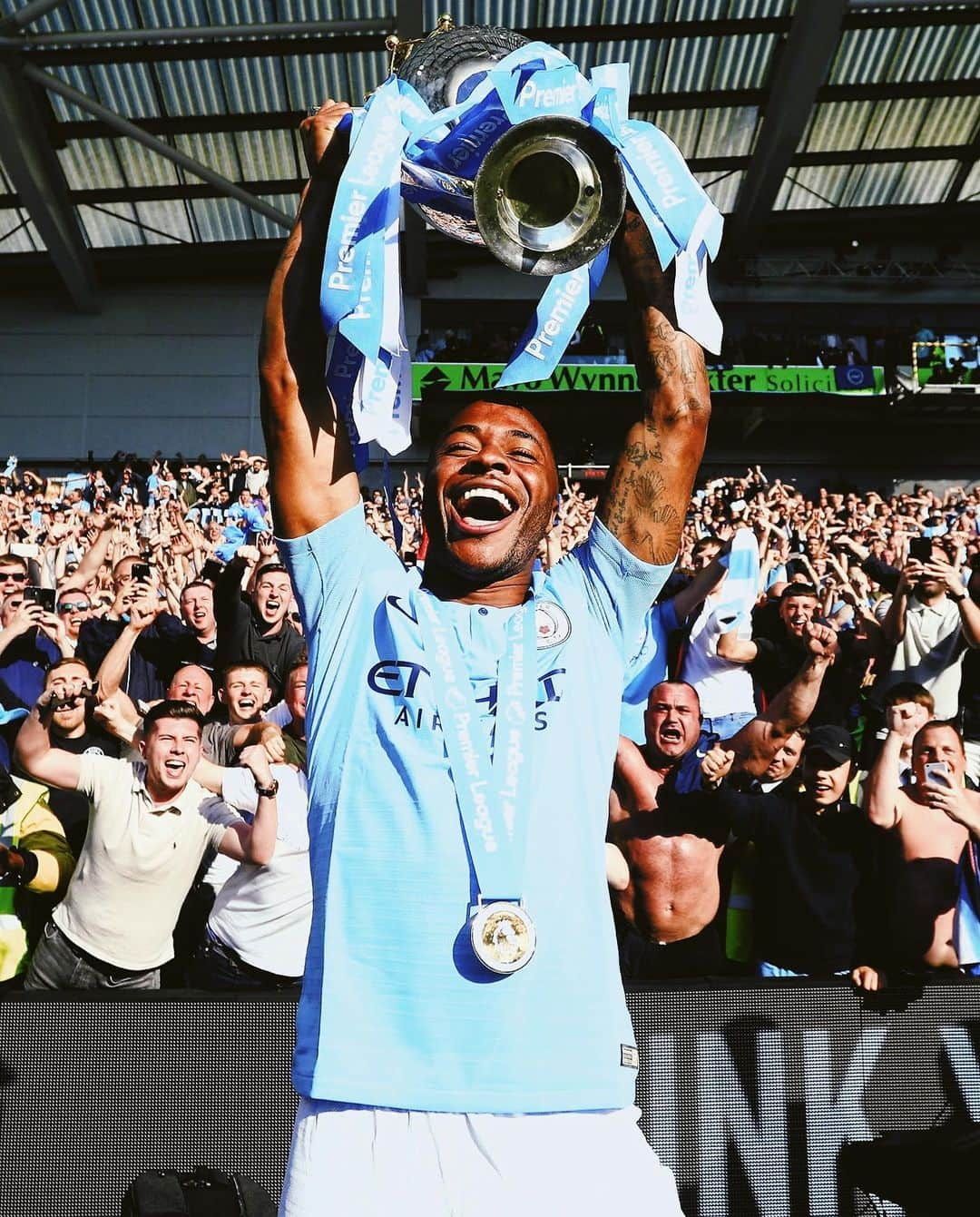 ラヒーム・スターリングさんのインスタグラム写真 - (ラヒーム・スターリングInstagram)「And another one 😍🏆🏆 #WhatASeason @mancity #backtoback 🥇」5月13日 4時37分 - sterling7