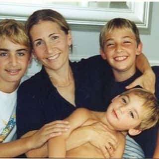 ボビー・ブラウンのインスタグラム：「Boys to Men. Thanks sons for the privilege of being your mom. I am in awe of you have become. Hope I did a good job.」