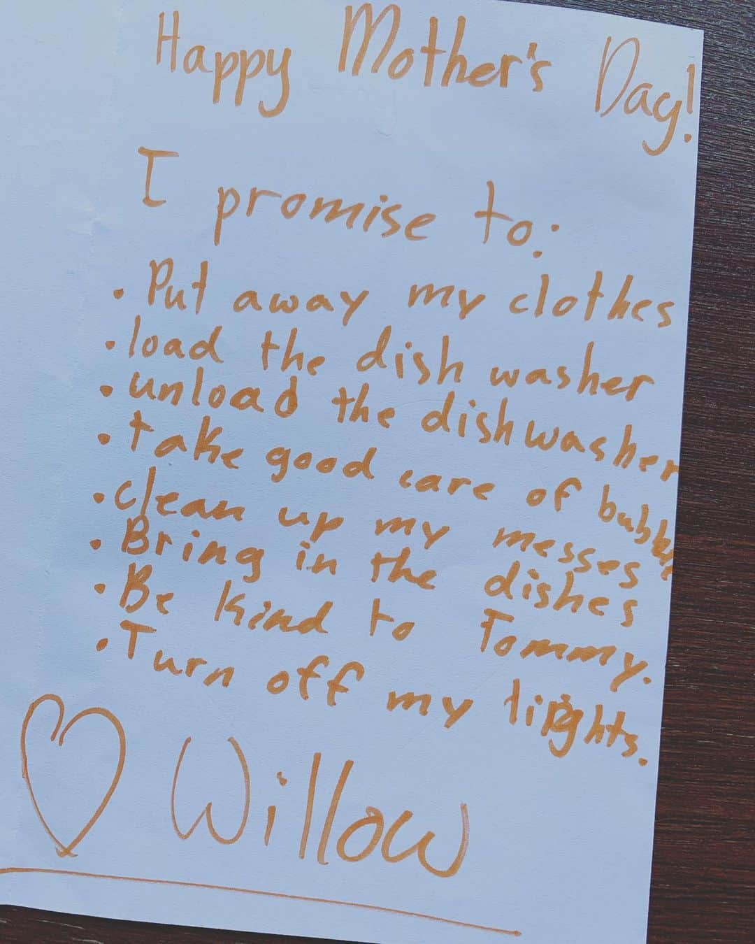 ミシェル・モナハンさんのインスタグラム写真 - (ミシェル・モナハンInstagram)「I’m raising a daughter with really good intentions and an even better sense of humor (scroll to the end!). 😂 My day is made! How I adore being your mom Willow! 💞 (but seriously, turn off those lights)」5月13日 4時35分 - michellemonaghan