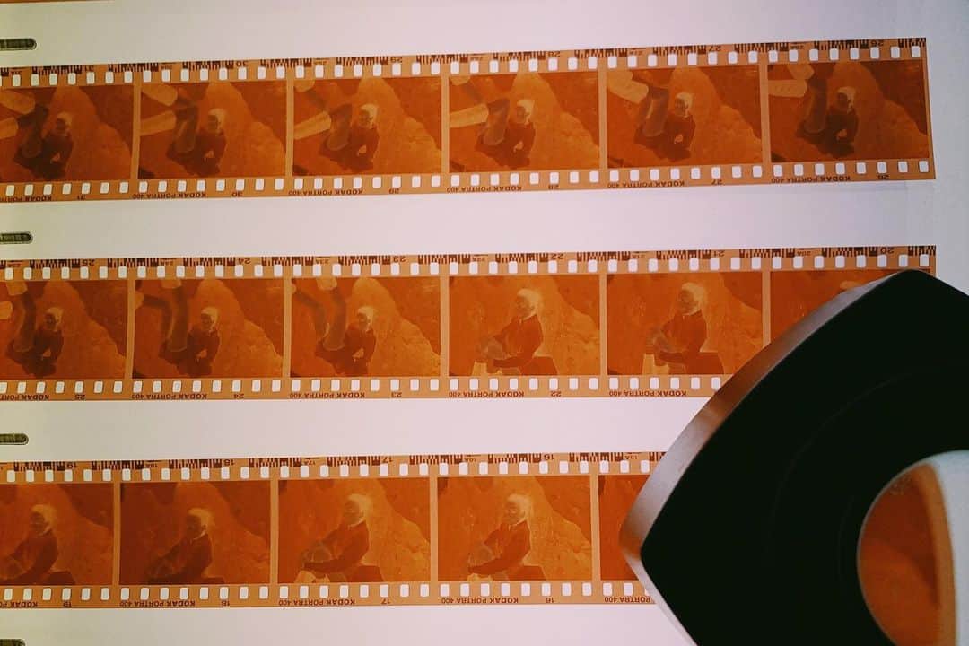 サラ・エレンさんのインスタグラム写真 - (サラ・エレンInstagram)「Late hours in the studio finalising prints for my exhibition 🎞 @sarahellen.jpg」5月12日 19時37分 - sarahellen