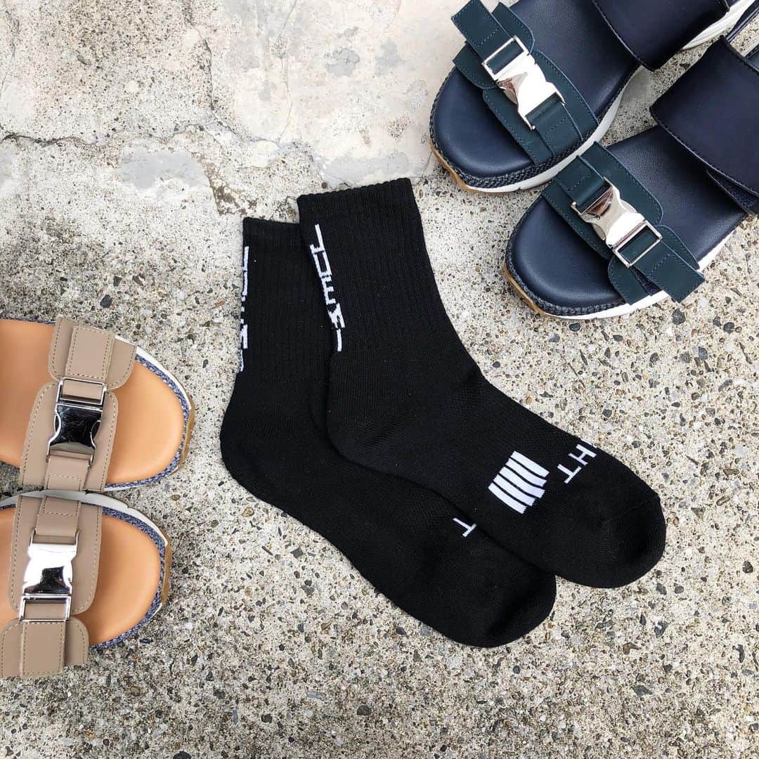Juemiさんのインスタグラム写真 - (JuemiInstagram)「STRATUM・DEPTH / ¥23,000+tax JUEMI SPORTS SOCKS / ¥2,200+tax Juemiが提案するサンダル×靴下スタイル🧦 #juemi #juemistyle #ju873」5月12日 19時42分 - _juemi_