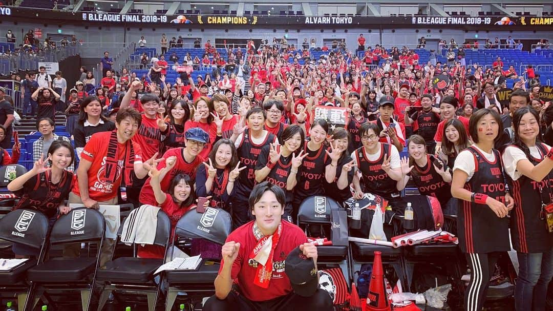 田中大貴さんのインスタグラム写真 - (田中大貴Instagram)「BacktoBack !! アルバルクに関わる皆さんおめでとうございます !! 間違いなく1番タフなチームになれたと思います !! この景色を皆さんとまた見る事ができて幸せでした。 皆さんありがとうございました。 #alvark #bigfamily #🏆🏆」5月12日 19時43分 - daiki.tanaka24