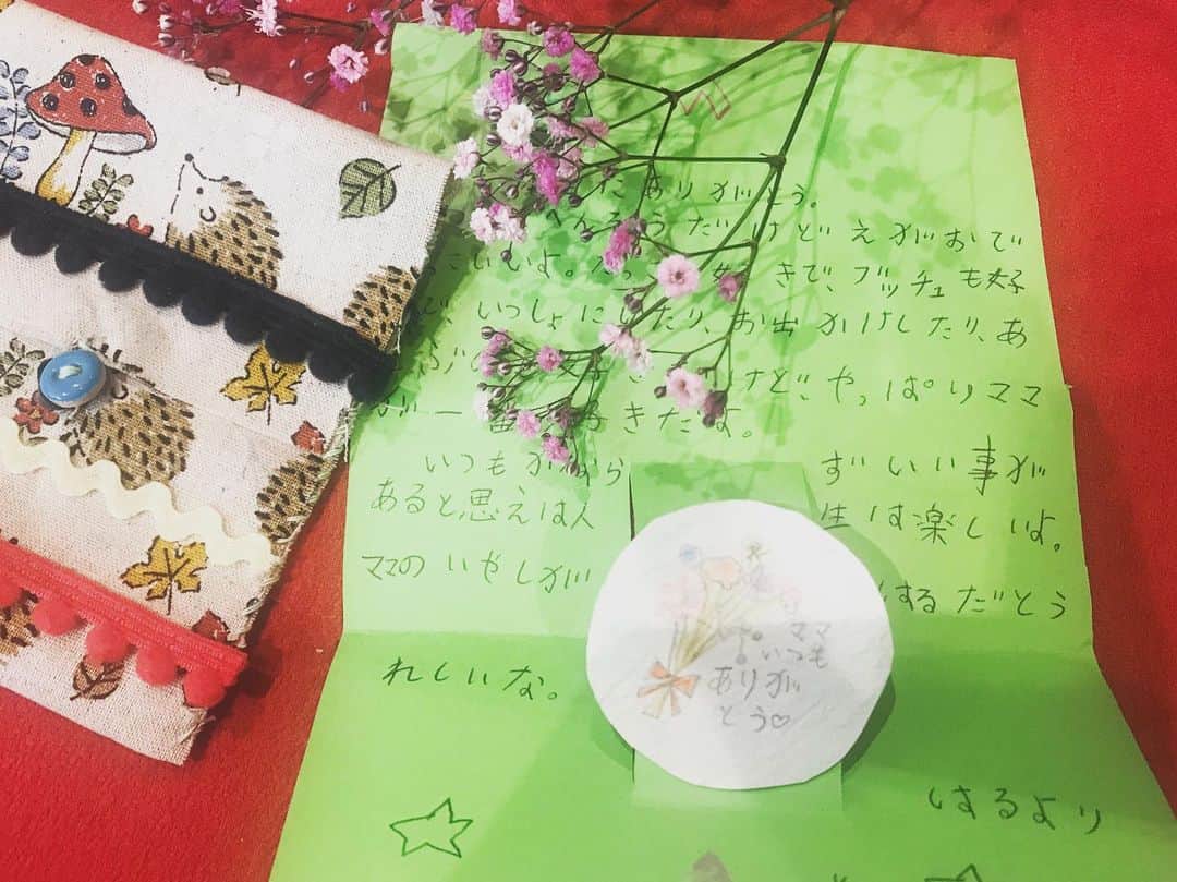 のインスタグラム：「手紙に一年一年成長を感じるなあ。こちらこそありがとうだよ。＃母の日」