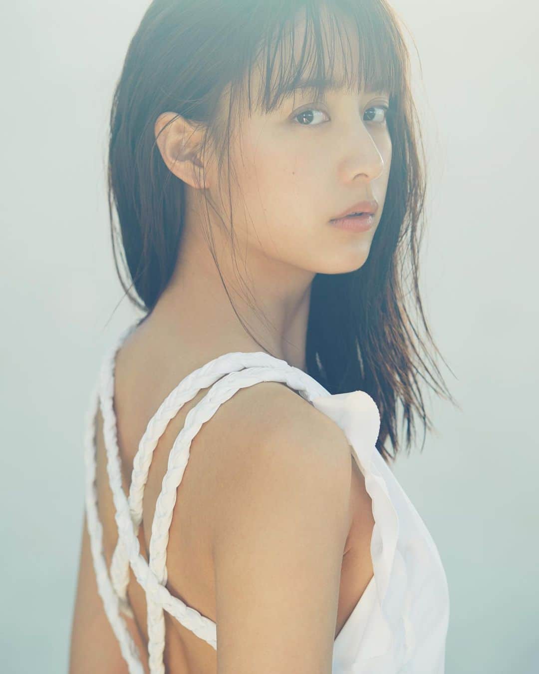 長山一樹のインスタグラム：「最新号の雑誌sweetにてワンピース特集の撮影を担当させていただきました。 @sweet_editors  @mizuki_yamamoto_official  #sweet #山本美月 #magazine #hasselblad #h6d #kazukinagayama #長山一樹」
