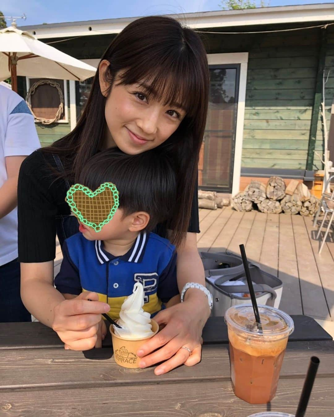 小倉優子さんのインスタグラム写真 - (小倉優子Instagram)「お外で遊び倒した最後にソフトクリーム💕」5月12日 19時54分 - ogura_yuko_0826