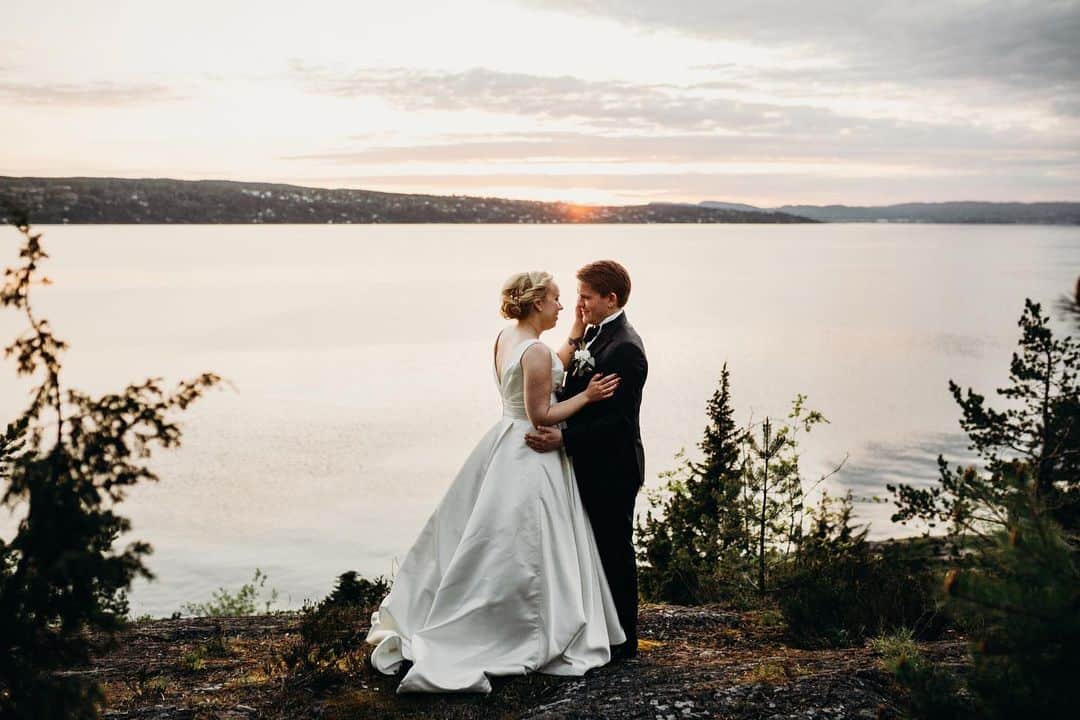 ティーネ・ティング・ヘルセットのインスタグラム：「One year ago I married my best friend ❤️ (📸 @kristiannemaroyfoto )」