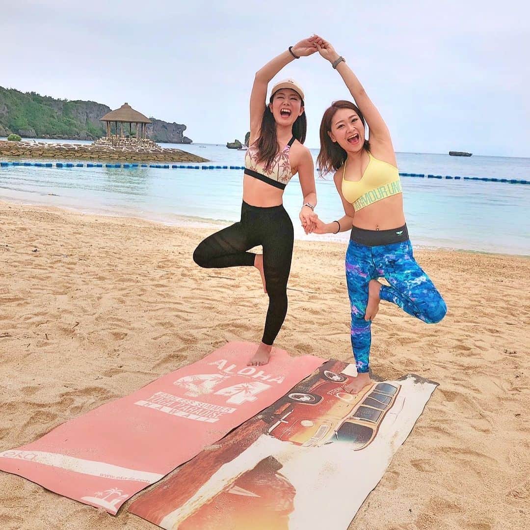 長嶺菜菜子のインスタグラム：「﻿ ﻿ 5時起き﻿ 朝ヨガ🧘‍♀️﻿ ﻿ ﻿ 早起き苦手﻿ 眠い💤﻿ ﻿ ﻿ けど早起きして﻿ ビーチで波を聞いて﻿ ヨガして﻿ 瞑想して﻿ ﻿ ﻿ 気持ちいい´ ³`°) ﻿ ﻿ ﻿ 笑顔が素敵やん🤩🌺🍍﻿ ﻿ ﻿ ﻿ @naturalbeautycamp﻿﻿﻿ @kireimo_official﻿﻿﻿ ﻿﻿﻿ ﻿﻿﻿ #沖縄 #自然体 #健康美 #旅好き #旅行好き﻿﻿﻿ #沖縄人 #うちなんちゅ﻿﻿﻿ #沖縄ビューティーキャンプ ﻿﻿﻿ #ヨガ #朝ヨガ #沖縄ヨガ﻿ #ナチュラルビューティーキャンプ﻿﻿﻿ #キレイモ #ナチュラル #ナチュラル美﻿﻿﻿ #アクティブ女子 #アクティブ﻿﻿﻿ #naturalbeautycamp﻿」