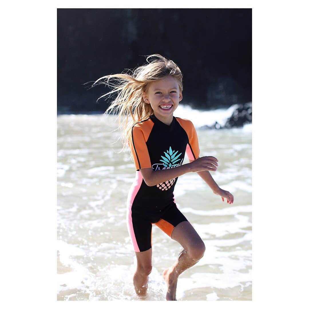 ZARAさんのインスタグラム写真 - (ZARAInstagram)「It's beach time! New edit for Kids #zarakids」5月12日 20時07分 - zara