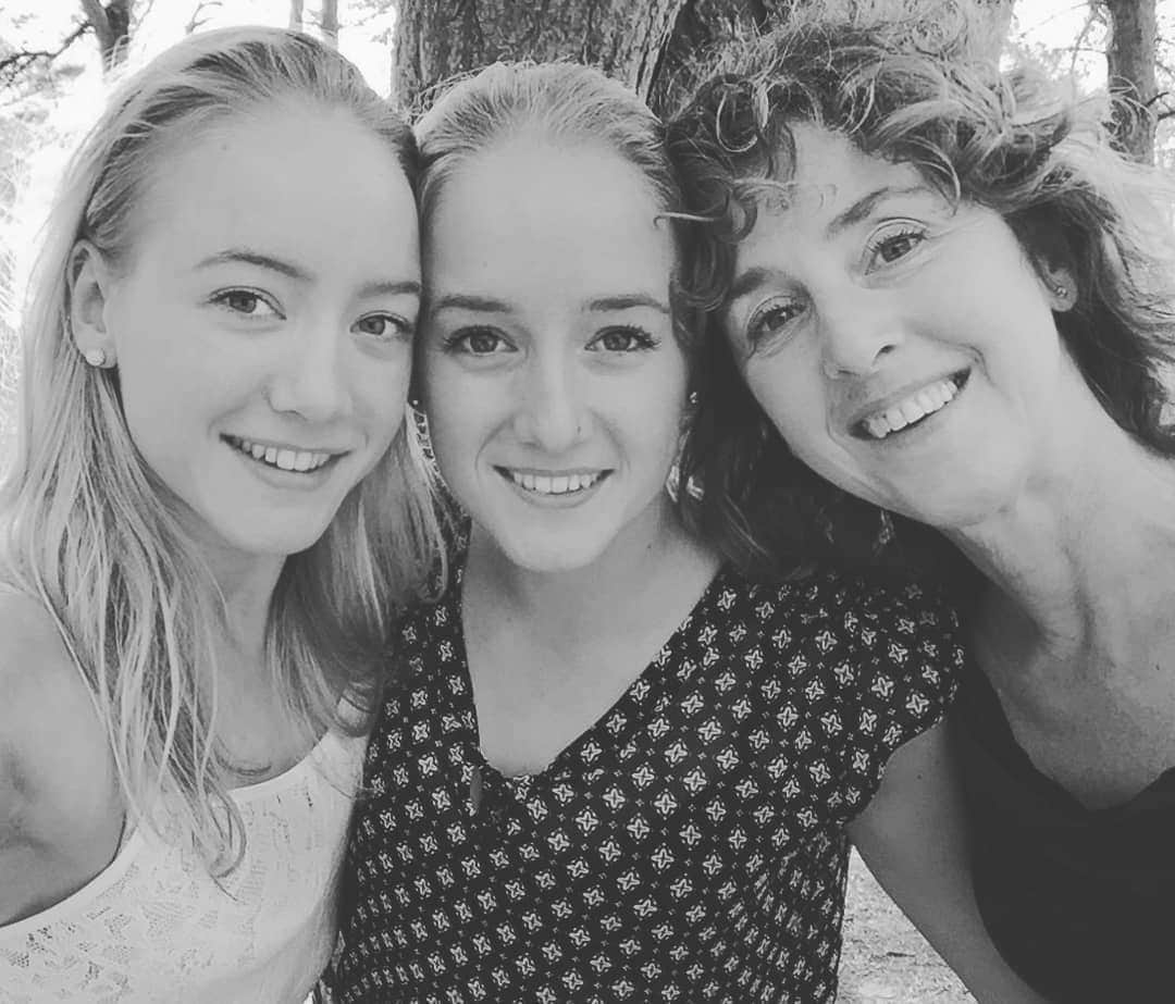 リーケ・ウェイファースのインスタグラム：「love you mom ♡ can't thank you enough for everything you are and do for us♡  thanks to all mothers in the world, who always give their best, to give us joy, to protect us, to believe in us, to support and to give love no one else can so we are confident and courageous enough to stand for who we are and go for the dreams we have, and in times that nothing works out and we are in pain, to feel the trust that they're always there no matter what..♡ ⚘a special thanks, a tear and much love to also the best mom in the world, Inge, for who she is and was, and always will be, very close in our heart♡@joristimmers @lottetimmers」