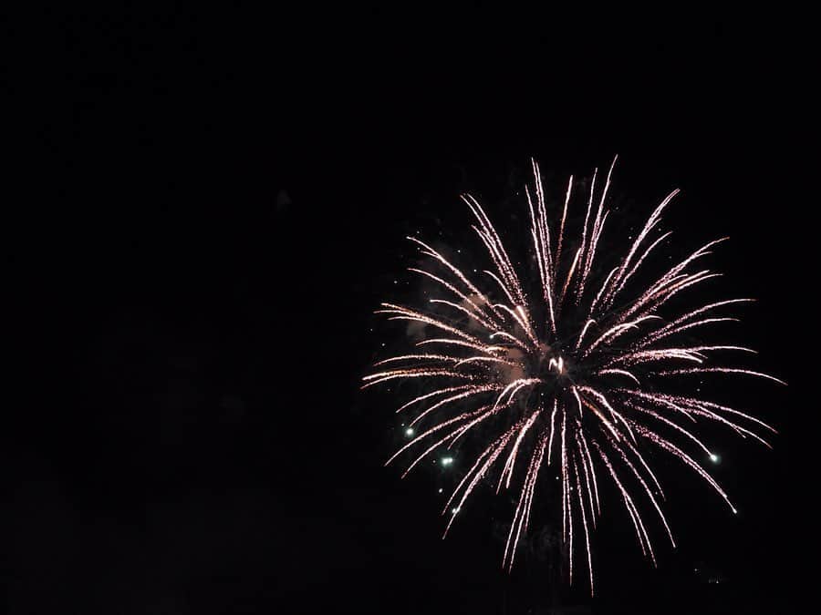 本島莉々果さんのインスタグラム写真 - (本島莉々果Instagram)「🎆🎇🎆 ⋆⑅ ⋆⑅ ⋆⑅ 令和初の花火🎆 きれいだったな〜 最後の写真が一番のお気に入り ⋆⑅ ⋆⑅ #熱海海上花火大会  #花火大会  #令和初  #熱海 #atami  #一眼レフ #lumixgf7 #カメラ女子」5月12日 20時15分 - motoshimaririka