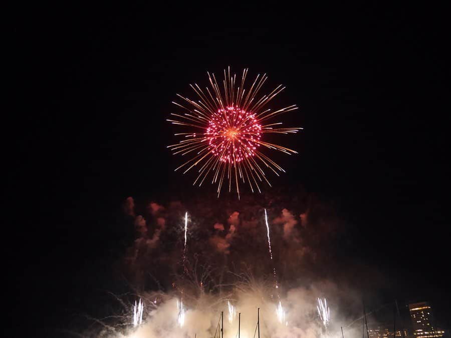 本島莉々果さんのインスタグラム写真 - (本島莉々果Instagram)「🎆🎇🎆 ⋆⑅ ⋆⑅ ⋆⑅ 令和初の花火🎆 きれいだったな〜 最後の写真が一番のお気に入り ⋆⑅ ⋆⑅ #熱海海上花火大会  #花火大会  #令和初  #熱海 #atami  #一眼レフ #lumixgf7 #カメラ女子」5月12日 20時15分 - motoshimaririka