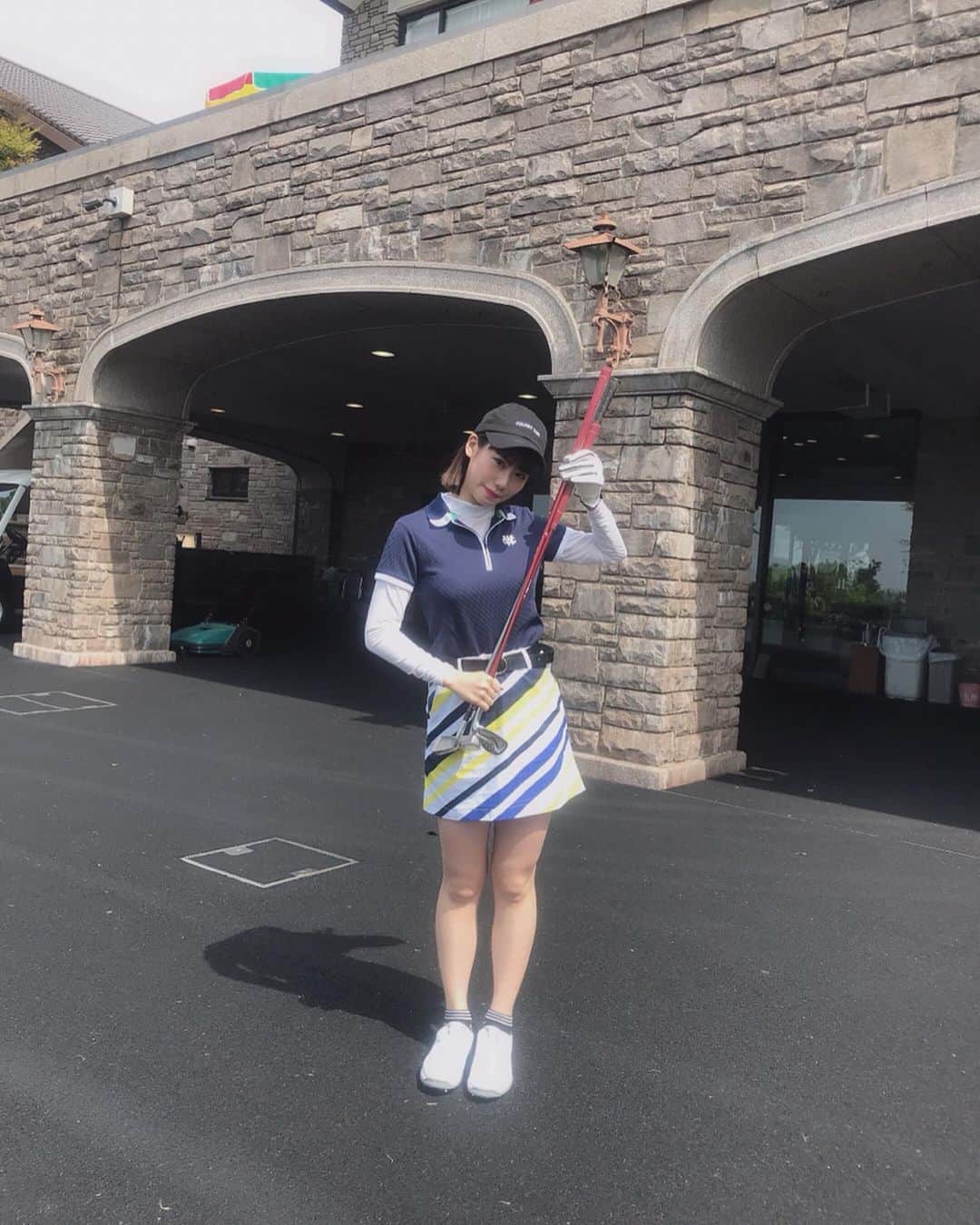 石田優美さんのインスタグラム写真 - (石田優美Instagram)「﻿ ﻿ ﻿ ﻿ ゴルフ初ラウンド🏌️‍♀️⛳️﻿ ﻿ 更に楽しさが分かったし﻿ いっぱい学びました☺︎﻿ ﻿ 最後に動画乗っけてるので見てねっ﻿ 下手くそですが…🙌﻿ ﻿ ﻿ ﻿ #ゴルフ #コース #ラウンド ﻿ #ティーショット #ゴルフ女子  #声はお母さんです #母の日 #いつもありがとう」5月12日 20時27分 - yu_mi_1012