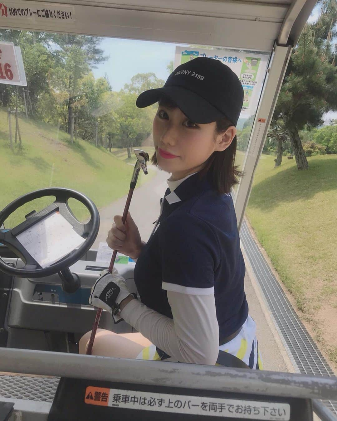 石田優美さんのインスタグラム写真 - (石田優美Instagram)「﻿ ﻿ ﻿ ﻿ ゴルフ初ラウンド🏌️‍♀️⛳️﻿ ﻿ 更に楽しさが分かったし﻿ いっぱい学びました☺︎﻿ ﻿ 最後に動画乗っけてるので見てねっ﻿ 下手くそですが…🙌﻿ ﻿ ﻿ ﻿ #ゴルフ #コース #ラウンド ﻿ #ティーショット #ゴルフ女子  #声はお母さんです #母の日 #いつもありがとう」5月12日 20時27分 - yu_mi_1012