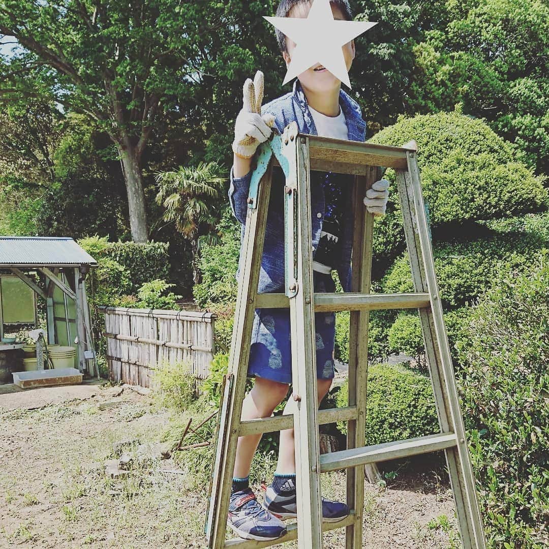 七帆ひかるさんのインスタグラム写真 - (七帆ひかるInstagram)「15歳で家を出ましたが。 ずっと見守ってくれて応援してくれていた母に感謝の１日です。  最近は月に一度の祖母の庭の草刈りでお互いの近況報告。  #母の日」5月12日 20時44分 - nanaho.hikaru