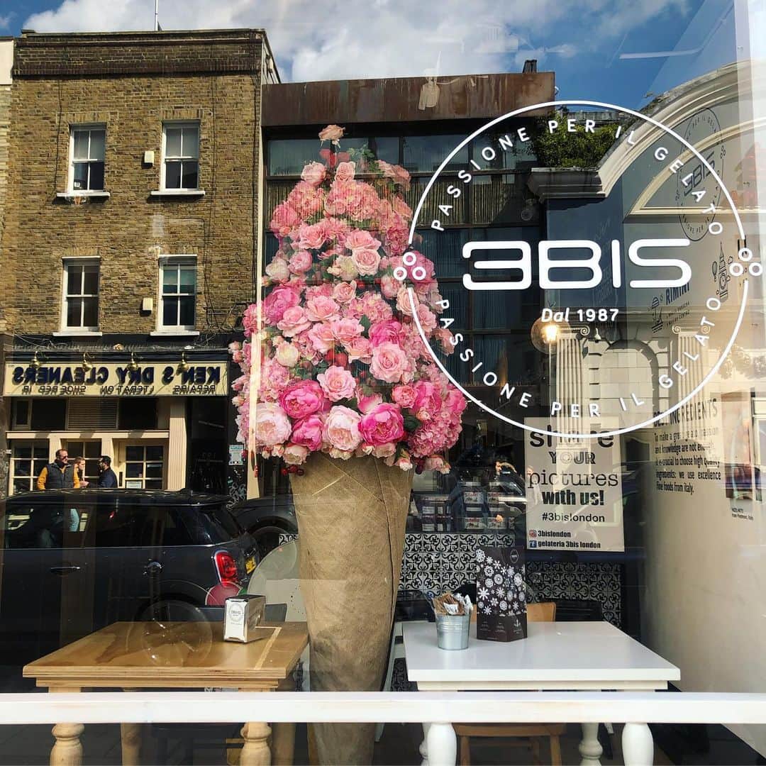 後口早弥香さんのインスタグラム写真 - (後口早弥香Instagram)「Flower編。in London💐 Londonのお店やおうちはお花で綺麗に飾られている所がいっぱい。 すごく素敵でした…♪ #london #flower #ロンドン 🇬🇧」5月12日 20時47分 - sayaka.atoguchi
