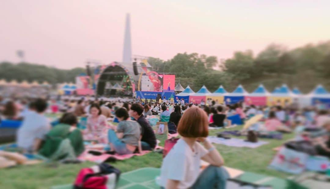 パク・シネさんのインスタグラム写真 - (パク・シネInstagram)「어제는 무대위에 오늘은 잔디위에 😎」5月12日 20時51分 - ssinz7