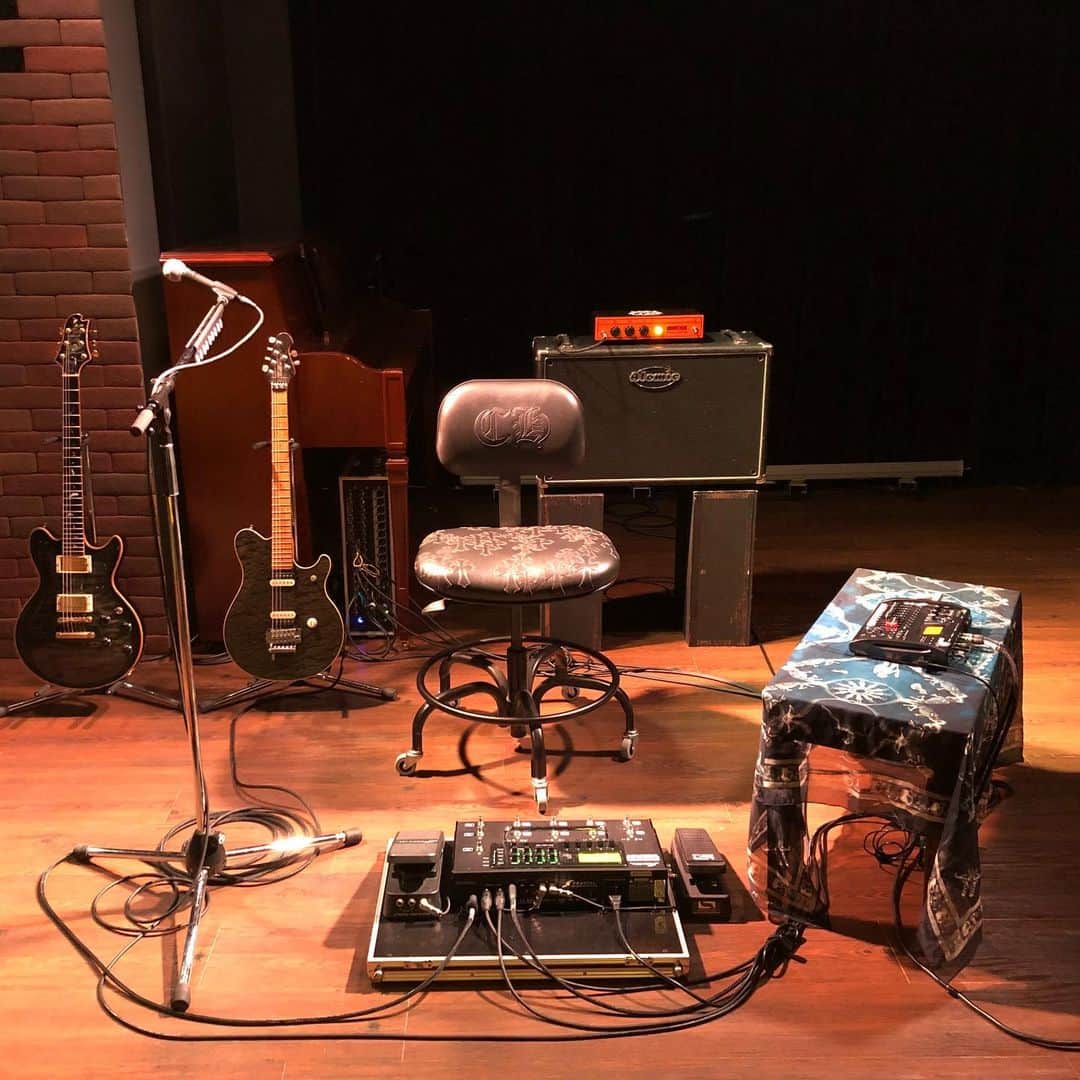 のインスタグラム：「SHINPEI SOLO LIVE ～Roots～﻿ ﻿ 書き下ろし曲あり、BREAKERZのライブBGMをフルバージョンでお披露目したり、ルーツとなるカバーを演奏したり。﻿ 初の、全曲ギターソロライブでした！﻿ ﻿ ギタリストSHINPEIとしての時間をじっくり楽しんでもらえたかな？﻿ ﻿ 俺自身、ギターという楽器がやっぱり大好きなんだなぁと再認識出来る貴重な機会でした。﻿ ﻿ Vol.2も開催出来るように、また明日から色々計画していきたいと思います！﻿ ﻿ これからの一年もBREAKERZ、ソロプロジェクト共に飛躍する年になりますように。﻿ ﻿ ありがとう！」