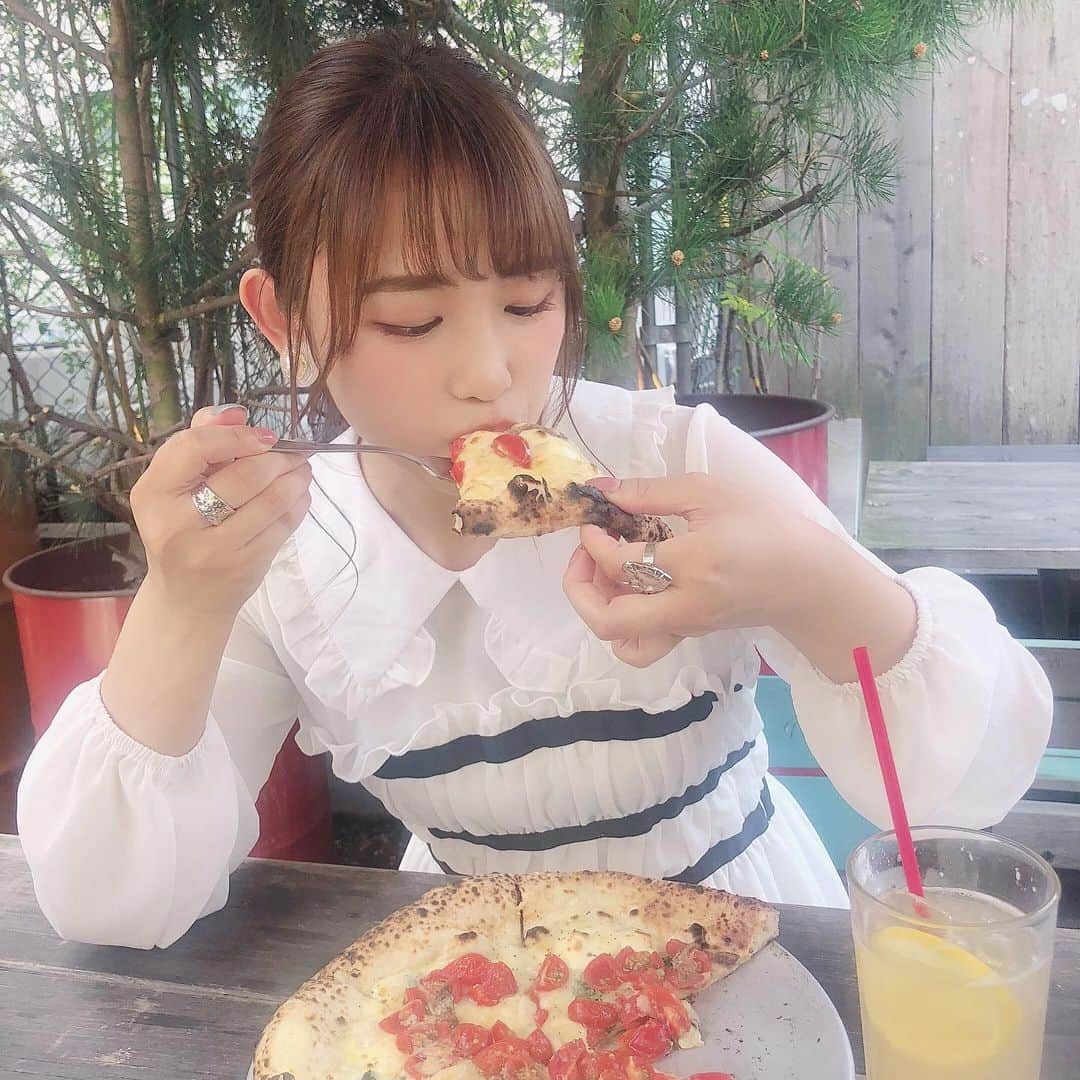 山本瑠香さんのインスタグラム写真 - (山本瑠香Instagram)「ピザランチ🍕🍴 . ピザとレモネードジンジャーの組み合わせGoodでした🤤👍🏻 . . #ランチ #ピザ #pizza」5月12日 20時56分 - ruka_1010_team8