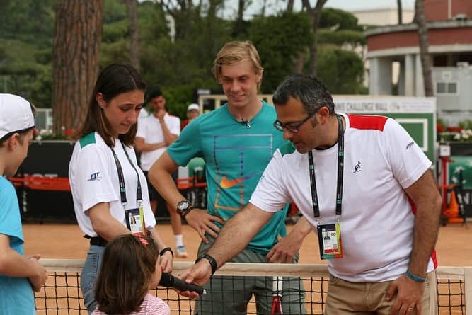 デニス・シャポバロフさんのインスタグラム写真 - (デニス・シャポバロフInstagram)「Kids day in Rome #DajeRoma 📸: @_federtennis」5月12日 21時04分 - denis.shapovalov