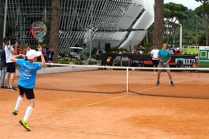 デニス・シャポバロフさんのインスタグラム写真 - (デニス・シャポバロフInstagram)「Kids day in Rome #DajeRoma 📸: @_federtennis」5月12日 21時04分 - denis.shapovalov