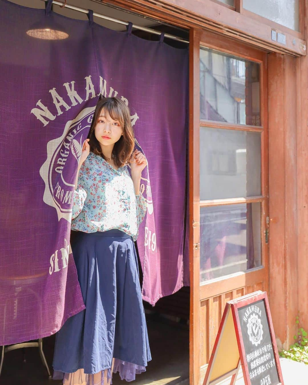 Naomi Unoのインスタグラム：「.﻿ #うのとりっぷ_のんちゃんと蔵前さんぽ﻿ ﻿ 📍Nakamura Tea Life Store  蔵前﻿ ﻿ 今年創業100年を迎えるお茶農家の中村さんのティーストア🌱﻿ ﻿ ここで取り扱っているのは、すべてオーガニックのお茶🍵﻿ ﻿ パウダーで溶けるタイプのお茶を買ってみたんだけど本当に美味しい😋﻿ ﻿ ﻿ GW中に風邪ひいて病院行ったときに﻿ お医者さんに聞いたんだけど、﻿ 急須でお茶を飲むと風邪をひきづらくなるらしい😳﻿ 毎日飲むしかない🤭﻿ ﻿ ﻿ ﻿ #東京女子部 #nakamuratealifestore #greentea #my_eos_photo #photo_shorttrip #team_jp_ #reco_ig #hueart_life  #impression_shots #as_archive #art_of_japan_ #indies_gram #daily_photo_jpn #jp_mood #photogenic_jp #photogram_archive #visitjapanjp #visittokyo #findmytokyo #ポトレのセカイ #蔵前さんぽ #蔵前 #도쿄여행 #일본여행」