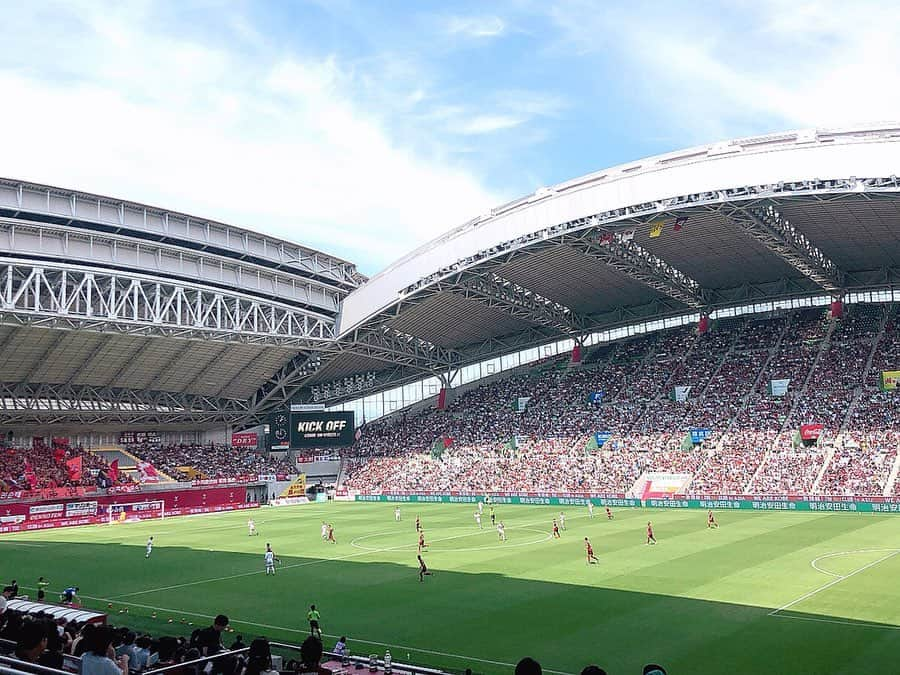 磯佳奈江さんのインスタグラム写真 - (磯佳奈江Instagram)「ノエビアスタジアムに行ってきました⚽️﻿ ﻿ 鹿島1-0で勝利🔥﻿ ﻿ アウェイで久しぶりに勝利できました！﻿ めっちゃ嬉しい😆﻿ ﻿ 天気も良くてノエビアスタジアムも﻿ 見やすくて最高でした🌈﻿ ﻿ サッカー好きの堀詩音ちゃんと﻿ INAC神戸の選手達と観に行ってきました☺️﻿ ﻿ #サッカー #鹿島アントラーズ #ノエビアスタジアム」5月12日 21時19分 - isochan89