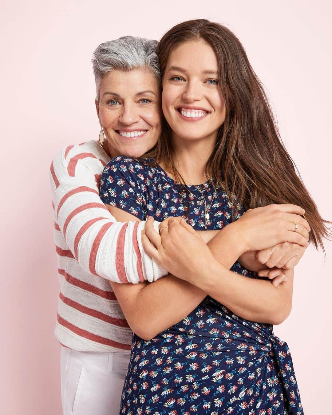 エミリー・DiDonatoさんのインスタグラム写真 - (エミリー・DiDonatoInstagram)「Me and my bestie for the Mother’s Day campaign with @loft 💕💘 @fannyhan19」5月12日 21時30分 - emilydidonato