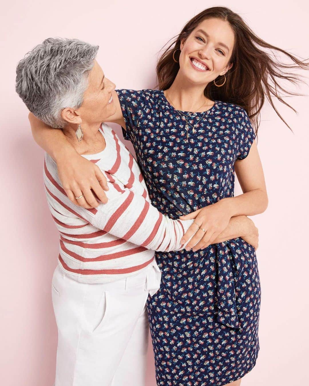 エミリー・DiDonatoのインスタグラム：「Me and my bestie for the Mother’s Day campaign with @loft 💕💘 @fannyhan19」