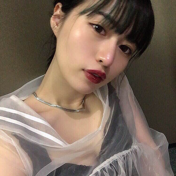 菅野梓のインスタグラム：「. @tu_hacci さんの #ナイトブラ 🖤  寝ている間の締め付け感がびっくりするほどなくてホックも3段階で調整できるし、つけ心地抜群でした(^o^)❤︎ 黒レースかわいくてデザイン性もあるから昼も見せブラとしても使えちゃう〜〜🌞 是非みなさんもお試しください◎ . #ツーハッチ #ナイトブラ #バストケア #レース . @tu_hacci  @tu_hacci.mania」