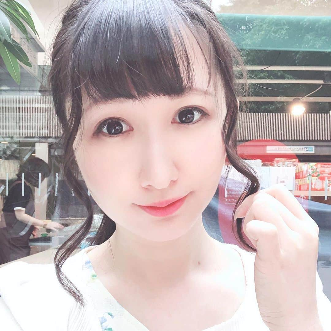 大谷咲子のインスタグラム：「CHECK出演時はヘアメイクしてもらえるんです！ いつも可愛くしていただけて嬉しいです🥰」