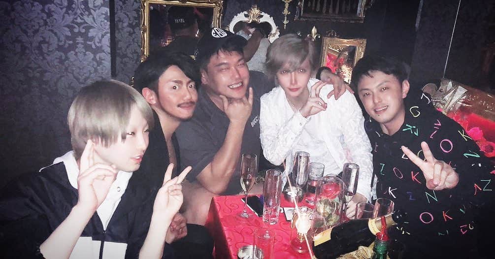 MiA のインスタグラム：「焼肉 玄風館 CEO竹田さんと今週３日くらい遊んで頂きました！🥂 久々に玄風館 の焼肉も食べさせて頂いた！お肉はもちろんティラミスかき氷もうどんも絶品でした！ 竹田さんとiamshumさんのライブにもお邪魔させて頂きました🎸 #キャンドレブラム #キャンドレ #candleblum  #ラグジュアリーコンカフェ」