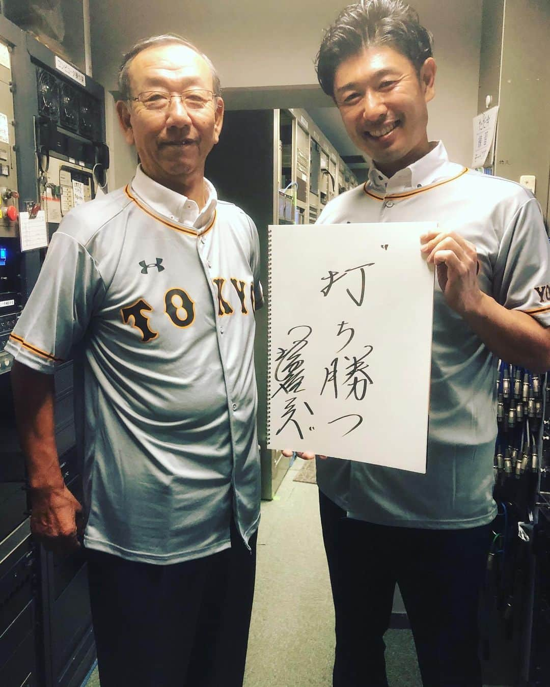 高橋大輔さんのインスタグラム写真 - (高橋大輔Instagram)「読売ジャイアンツ対東京ヤクルトスワローズ  TOKYOシリーズ  レジェンド・オブ・レジェンド  堀内恒夫さん^ ^  #読売ジャイアンツ#ジャイアンツ#tokyogiants#巨人#スタジアムDJ#ジャイアンツ応援MC#レジェンズシート#東京ドーム#堀内恒夫さん #高橋大輔#髙橋大輔」5月12日 21時35分 - daisuke_72