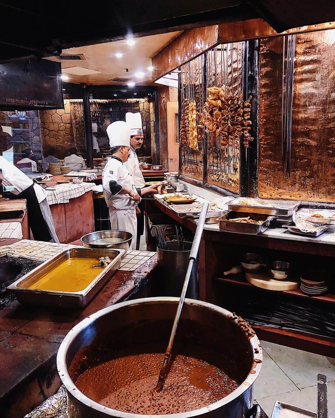結子さんのインスタグラム写真 - (結子Instagram)「BUKHARA Indian Restaurant at @itchotels .Tndoori chicken🍗😋😋♥️♥️ . インド滞在中、北インド料理をITCホテルで🍗💕美味しすぎ問題💕終わった後は手を洗う水が出てきます。私が住んでた南インドとはまた違う料理で、楽しめました💕🇮🇳 . #india#indian#indianfood#trip#worldwide#japanese#culture#itc#itchotels #インド#インド料理#旅#旅行#家族」5月12日 21時43分 - yuiko_yyy
