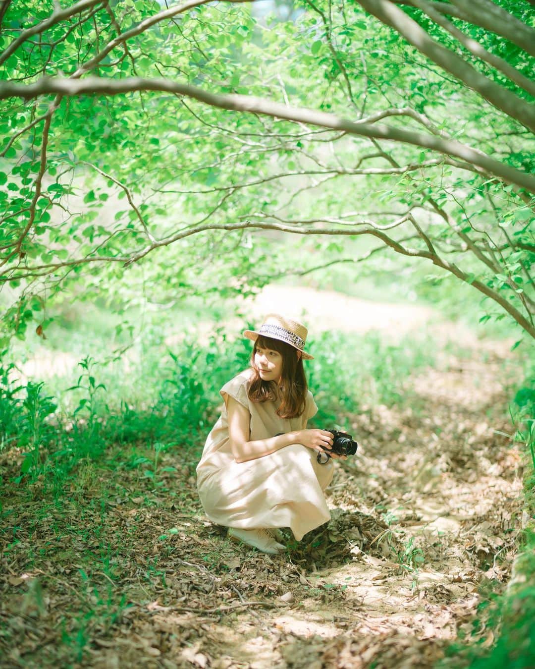 Kobe Japan Water artのインスタグラム：「"in the green🌳" . 秘密のトンネルで📷🌿.」