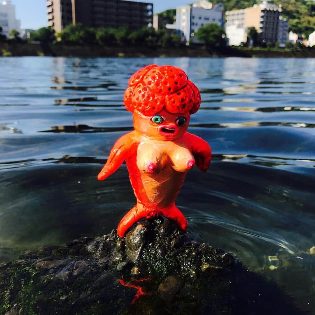 のインスタグラム：「台湾個展 「人間じゃない」NOT HUMAN もうすぐです。今回は動物をモチーフにしております。 5/17(fri.)〜スタート パラダイストイにて  my new solo show in TAIWAN [NOT HUMAN]animal figure series coming soon. May 17(fri.) start at Paradisetoy  #deharayukinori  #デハラユキノリ #paradisetoyland #animal」